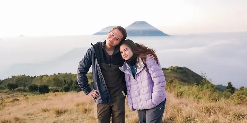 Potret Mountain Date Tissa Biani dan Dul Jaelani di Gunung Prau, Sweet Banget