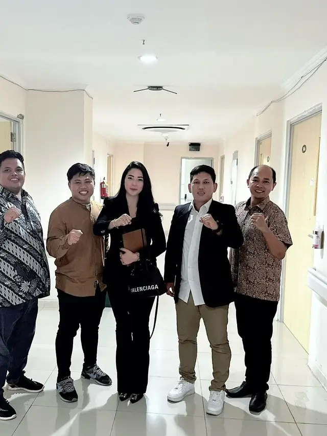 Intan Malenka bersama tim Hotman911