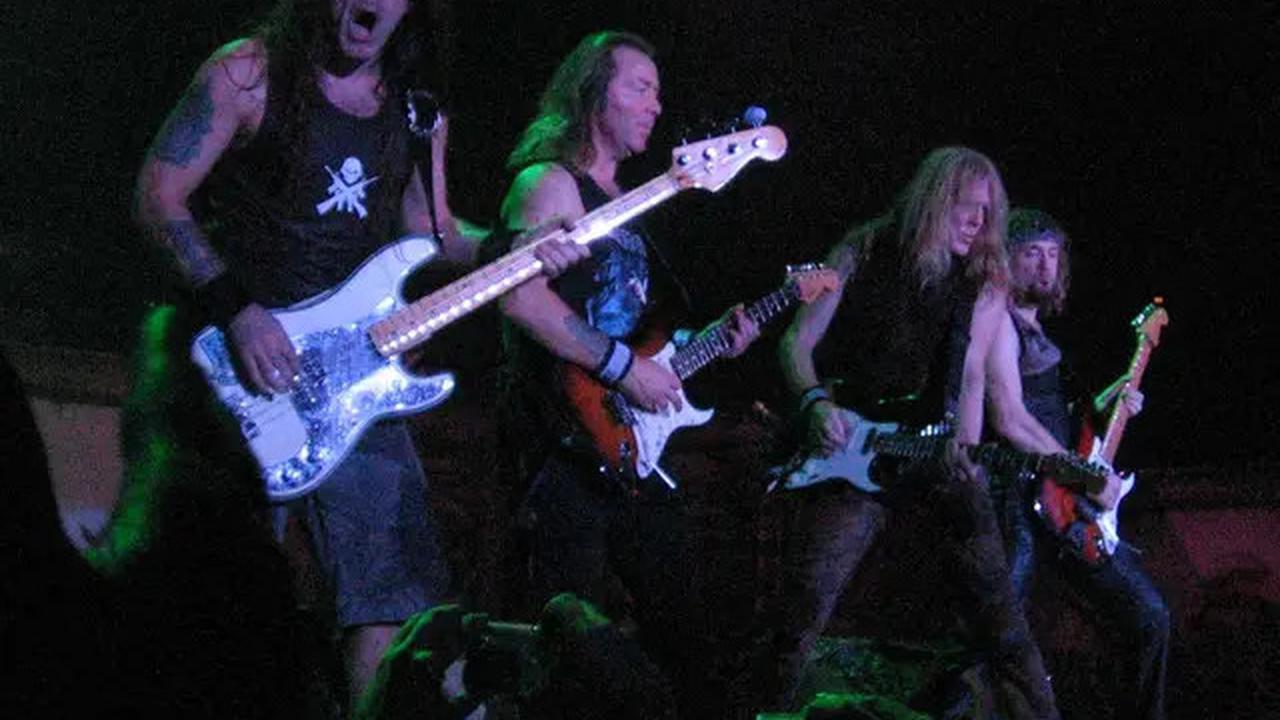 Adrian Smith Gitaris Iron Maiden Kehilangan Rumah Akibat Kebakaran Hutan di California