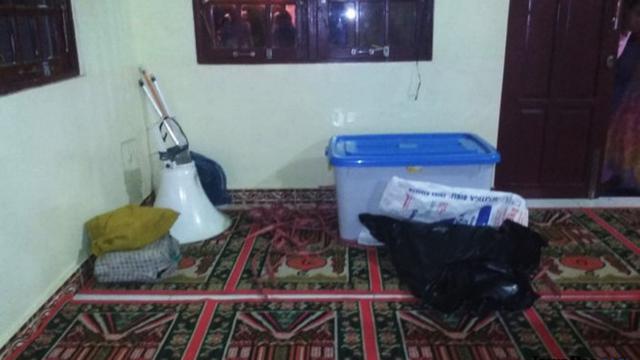 Jenazah dalam kontainer plastik