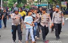 Puluhan Remaja Ditangkap: Mengapa Markas Polisi Jawa Tengah Diserang Setelah Demo Mahasiswa?