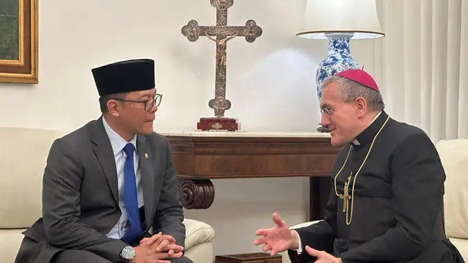 <p>Menteri Luar Negeri RI Sugiono mengunjungi Kedutaan Besar Vatikan di Jakarta, Selasa (22/4/2025) untuk mengucapkan bela sungkawa atas meninggalnya Paus Fransiskus. (Liputan6.com/Benedikta Miranti)</p>
