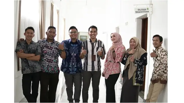Bukan Seleb TikTok, Ini 6 Potret Santyka Fauziah Kekasih Sule saat Kerja Kantoran