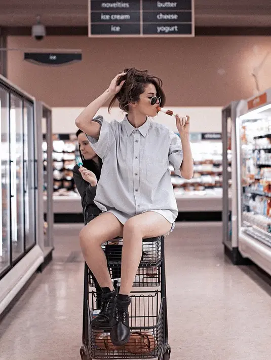 Namun, Selena Gomez tetap melanjutkan perjalanannya di Italia dan bersenang-senang. (instagram/selenagomez)