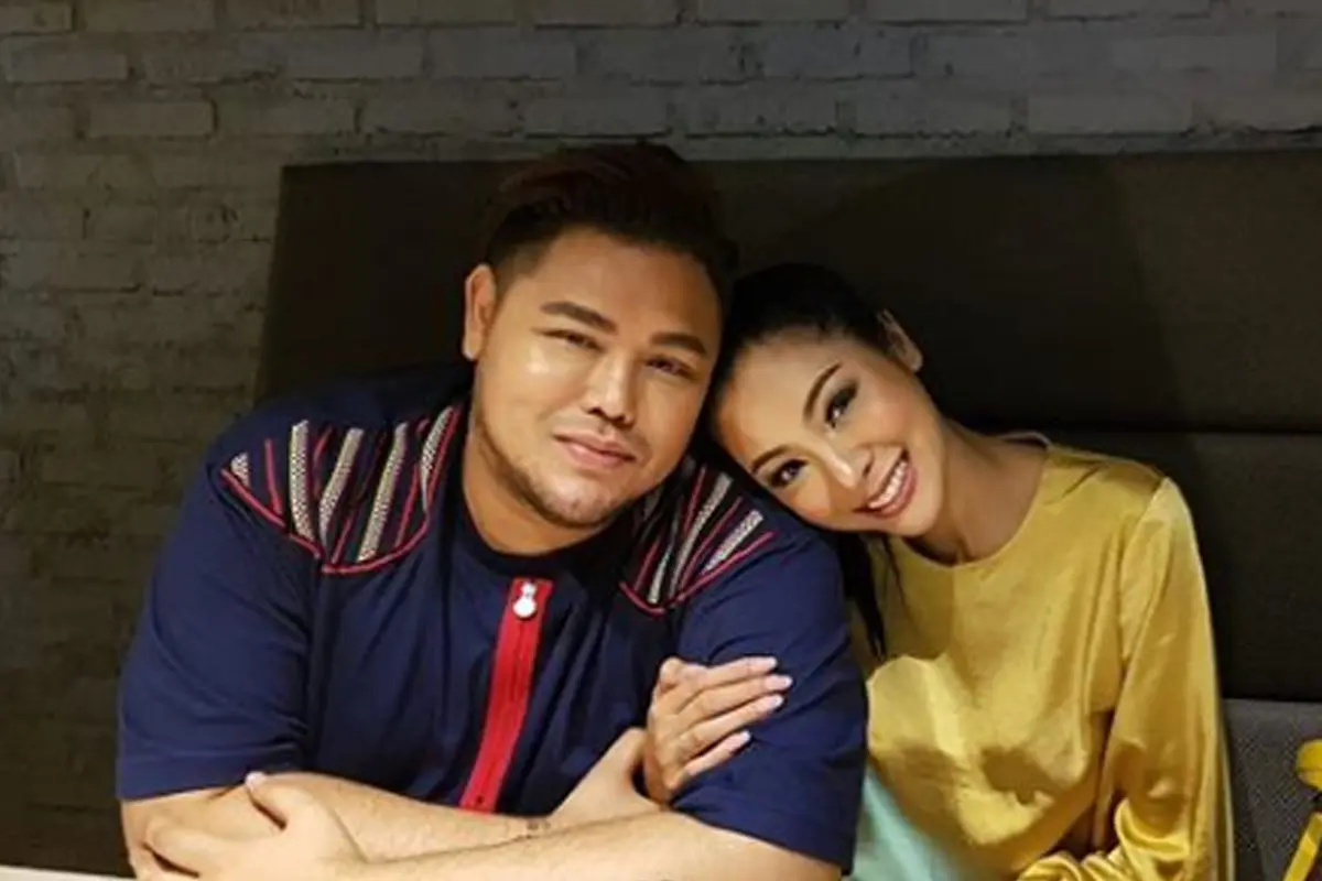Sederet Pose Mesra Ivan Gunawan dan Sang Kekasih