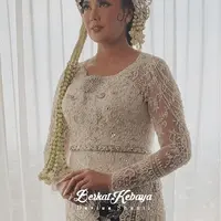 Catherine Wilson menikah dengna balutan adat Sunda. Intip potretnya di sini! (instagram/berkatkebaya)