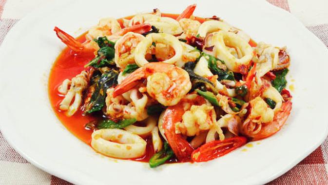 Cumi Udang Asam Manis Campur Kemangi Lifestyle Fimela Com