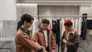 Saat Prince, afgan, dan Jerome, tampil kembar dengan reverse jacket yang begitu stylish.  [Foto: Istimewa.dok]