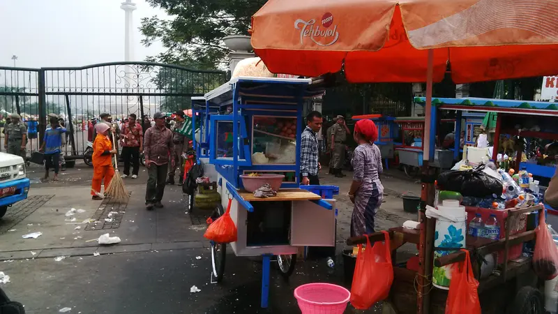 Jelang Jakarnaval, PKL di Monas Ditertibkan