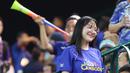 Sejumlah seporter wanita menghiasi tribun penonton saat tim sepak bola Kamboja berhadapan dengan Filipina di National Stadium, Phnom Penh, Kamboja, Selasa (2/5/2023). (Bola.com/Abdul Aziz)