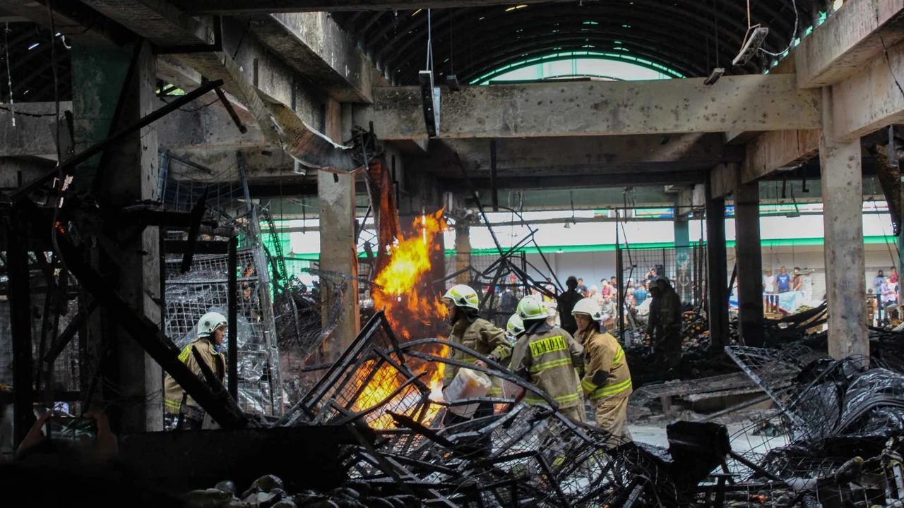 350 Kios Buah di Pasar Induk Kramat Jati Terbakar, Kerugian Capai Rp10 Miliar