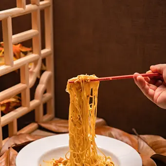 Perpaduan mi dengan butter yang gurih dan gochujang yang pedas bisa menjadi pilihan menu praktis. (Foto/Dok: Pexels)
