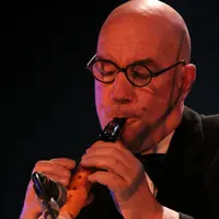 Ditangan musisi bernama Linsey Pollak wortel ini berubah jadi klarinet
