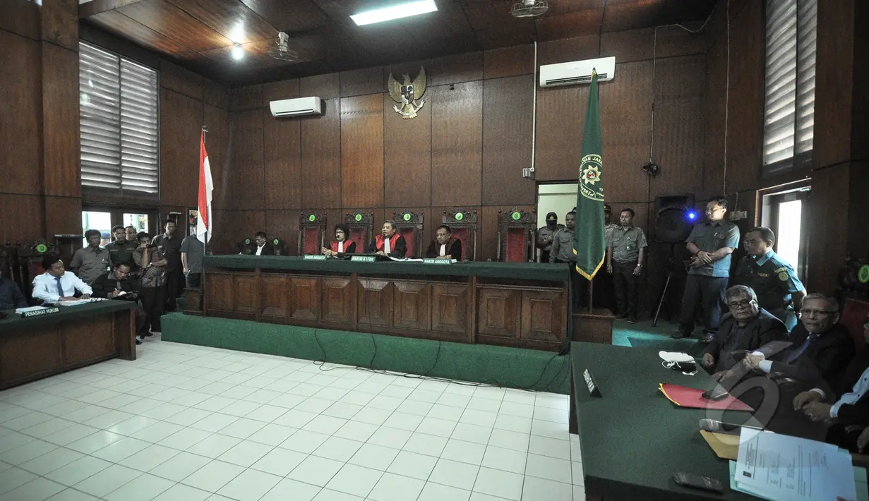 Suasana persidangan sengketa pengurusan Partai Golongan Karya (Golkar) di Pengadilan Negeri Jakarta Utara, Selasa (31/3/2015). Hakim memutuskan kedua kubu Golkar untuk mediasi selama 40 hari.(Liputan6.com/Faizal Fanani)