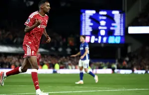 Brace Isak, Dua Assist Gakpo: Duet Baru Bikin Liverpool Kian Tajam