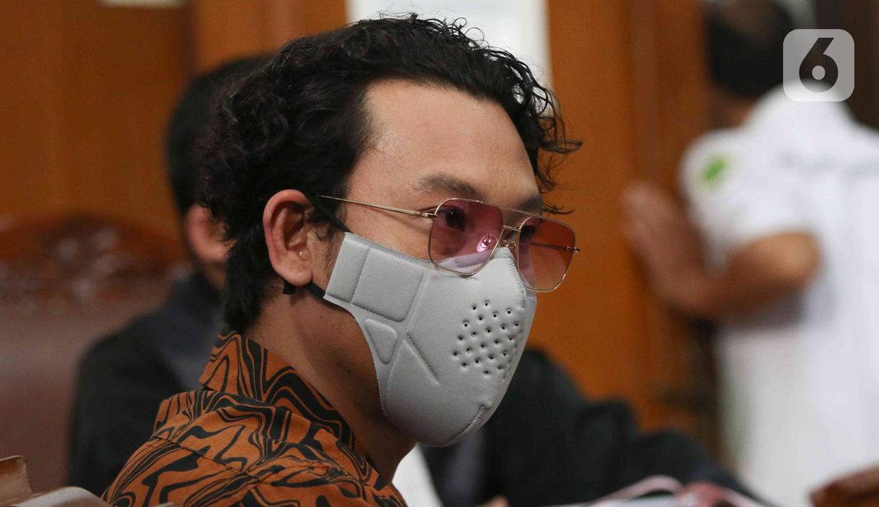 Denny Sumargo menjadi saksi di Pengadilan Negeri Jakarta Selatan, Kamis (7/7/2022). Diketahui, sidang atas kasus dugaan penggelapan yang menjerat mantan manajer Denny Sumargo, Ditya Andrista tersebut sudah berjalan sebanyak 3 kali. (Liputan6.com/Herman Zakharia)