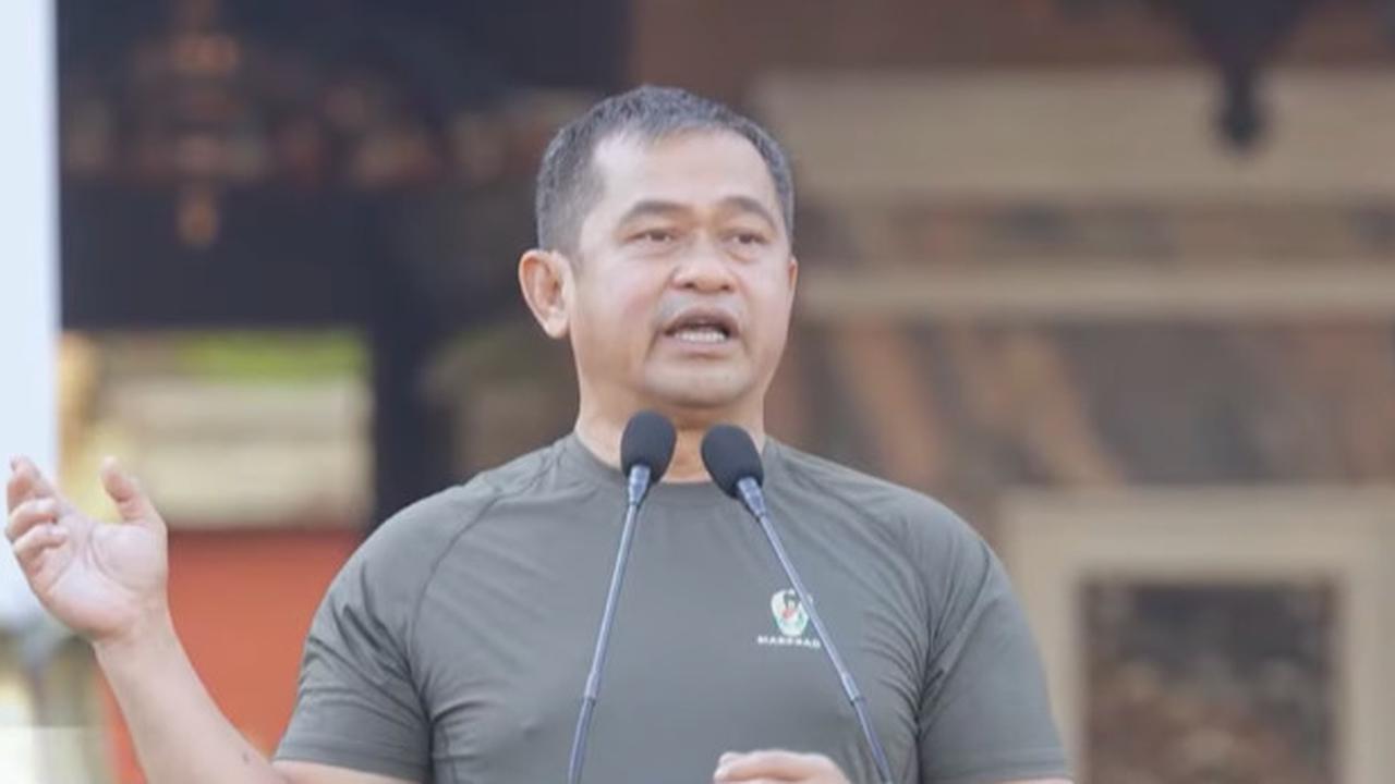 Momen Kasad Maruli Belanja di Supermarket, Rapikan Belanjaan Sendiri Ajudan Sampai Bengong