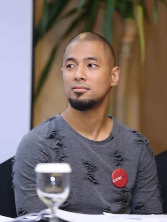 Sebelum memutuskan untuk memeluk agama Islam sebagai keyakinan dalam hidupnya, Marcell Siahaan beberapa kali berpindah agama. (Nurwahyunan/Bintang.com)