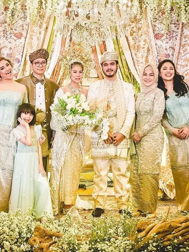 Potret Marshanda saat Pernikahan Adiknya, Cantik dengan Rambut Pendek