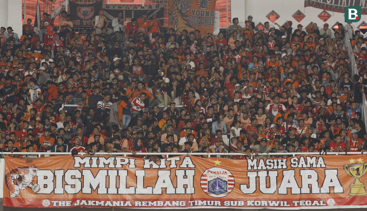 Para Jakmania merayakan kemenangan Persija Jakarta atas Bali United pada final Piala Presiden di SUGBK, Jakarta, Sabtu (17/2/2018). Persija menang 3-0 atas Bali United. (Bola.com/M Iqbal Ichsan)