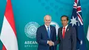 Presiden Joko Widodo bersalaman dengan Perdana Menteri Australia Malcolm Turnbull saat menghadiri pertemuan ASEAN-Australia Special Summit 2018 di Sydney (17/3). (Steve Christo/ASEANINAUS/AFP)