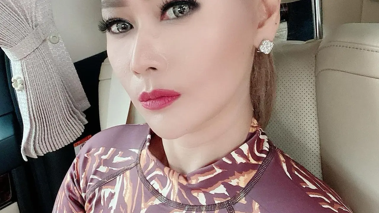 Inul Daratista (https://www.instagram.com/p/CJK0Ws-lczk/)