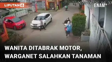 Selalu hati-hati saat berjalan kaki maupun berkendara. Jangan sampai kecelakaan berikut menimpa anda. Seorang wanita yang baru keluar dari rumah diserempet motor saat menyebrang jalan. Usai viral, warganet malah menyalahkan tanaman.