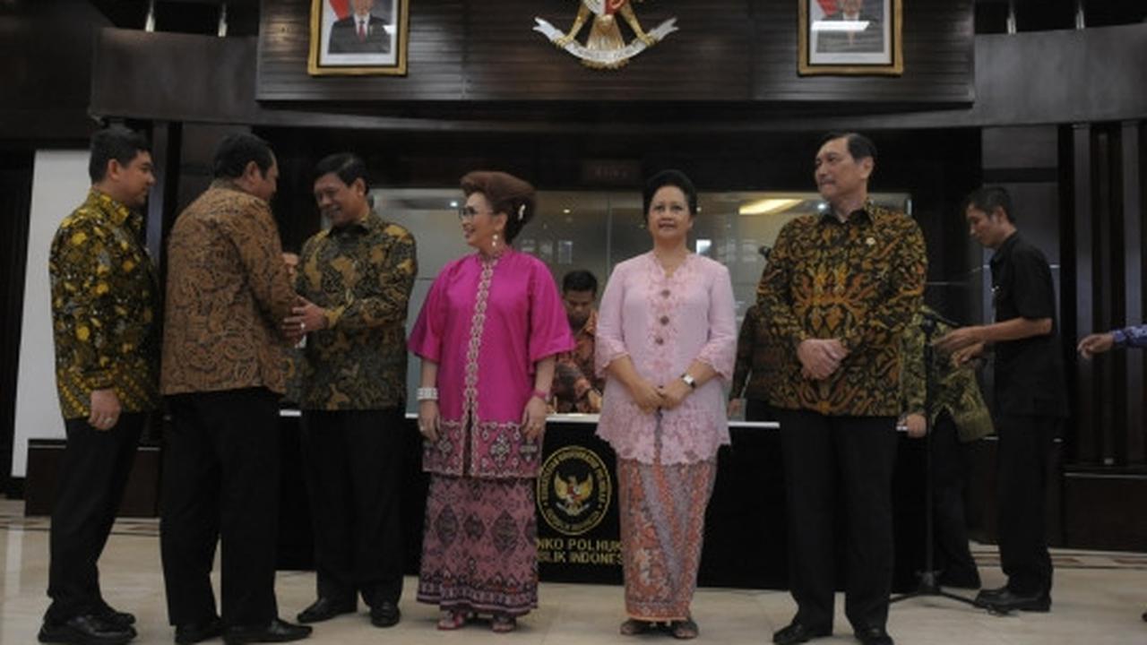 Sertijab Menko Polhukam, Luhut dan Tedjo kompak berbatik cokelat