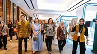 Menteri Pariwisata dan Ekonomi Kreatif (Menparekraf) Sandiaga Uno (kiri) dan Menteri Keuangan (Menkeu) Sri Mulayani (ketiga dari kanan)&nbsp;menghadiri pembukaan&nbsp;International Tourism Investment Forum (ITIF) 2024 di PIK Jakarta, 5 Juni 2024. (dok. Birkom Kemenparekraf)