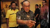 Aburizal Bakrie (Ical) memberikan pernyatan terkait disahkannya Golkar kubu Agung Laksono oleh Menkumham Yasonna Laoly, Jakarta, Selasa (10/3/2015).(Liputan6.com/Herman Zakharia)