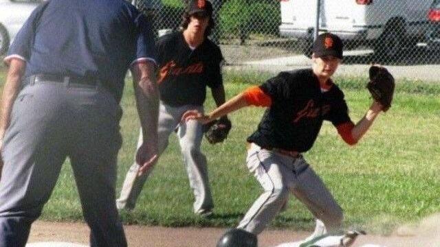 6 Potret Pasrah Orang Lagi Sial, Ngenes Lihatnya