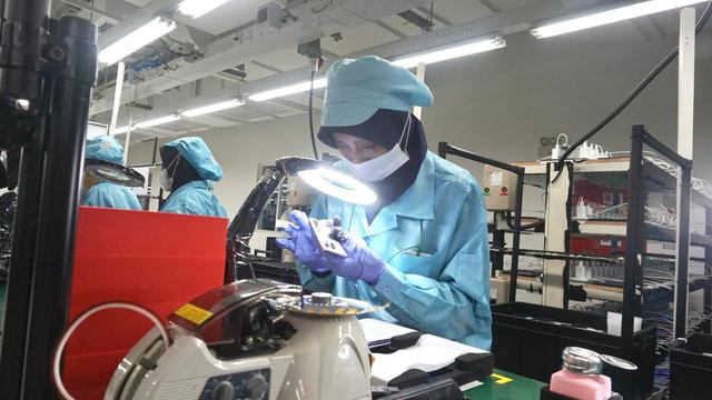 Proses Produksi Oppo Find N2 Flip