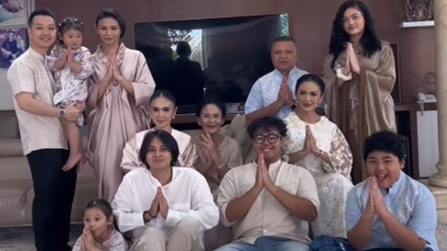 5 Potret Ruang Keluarga di Rumah Kris Dayanti dan Raul Lemos, Nuansa Klasik Eropa yang Memanjakan Mata