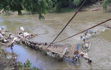 VIDEO: Viral Penampakan Jembatan Gantung Banten Roboh Sebabkan 15 Korban, Kini Warga Harus Melintas Sungai