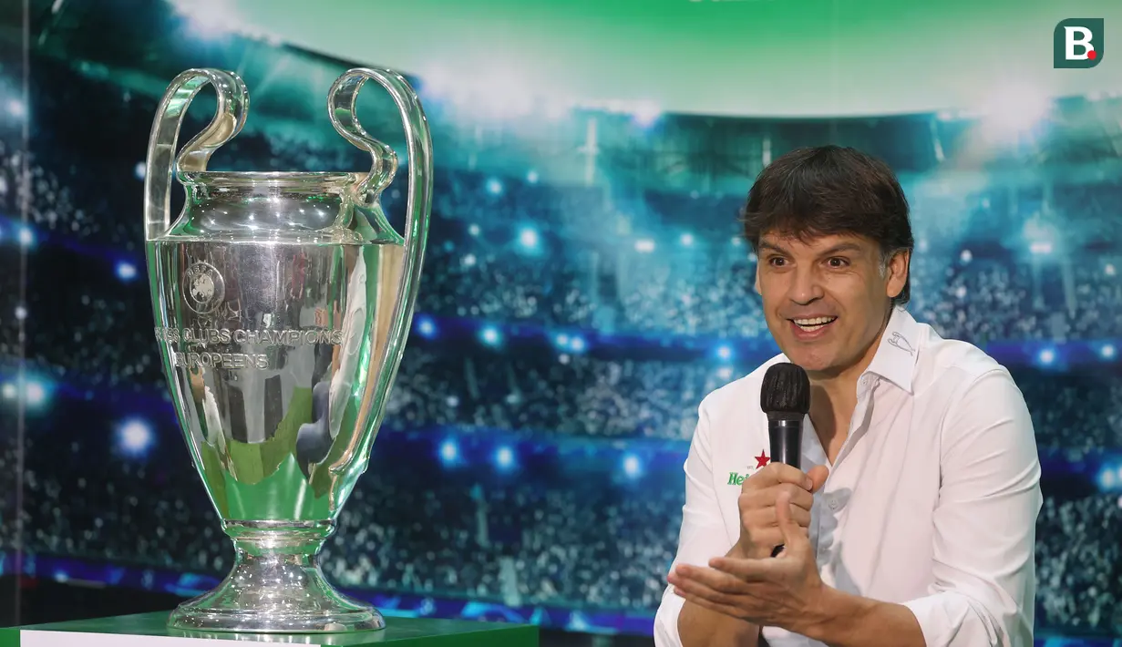 <p>Legenda Real Madrid, Fernando Morientes, menjawab pertanyaan wartawan&nbsp;saat acara bertajuk Meet The UEFA Champion League Trophy and Legends di MGP Space SCBD, Jakarta, Jumat (26/4/2024). (Bola.com/M iqbal Ichsan)</p>