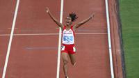 Ekspresi pelari putri Indonesia, Triyaningsih, setelah meraih emas nomor lari 5.000m SEA Games 2015. (Bola.com/Arief Bagus)