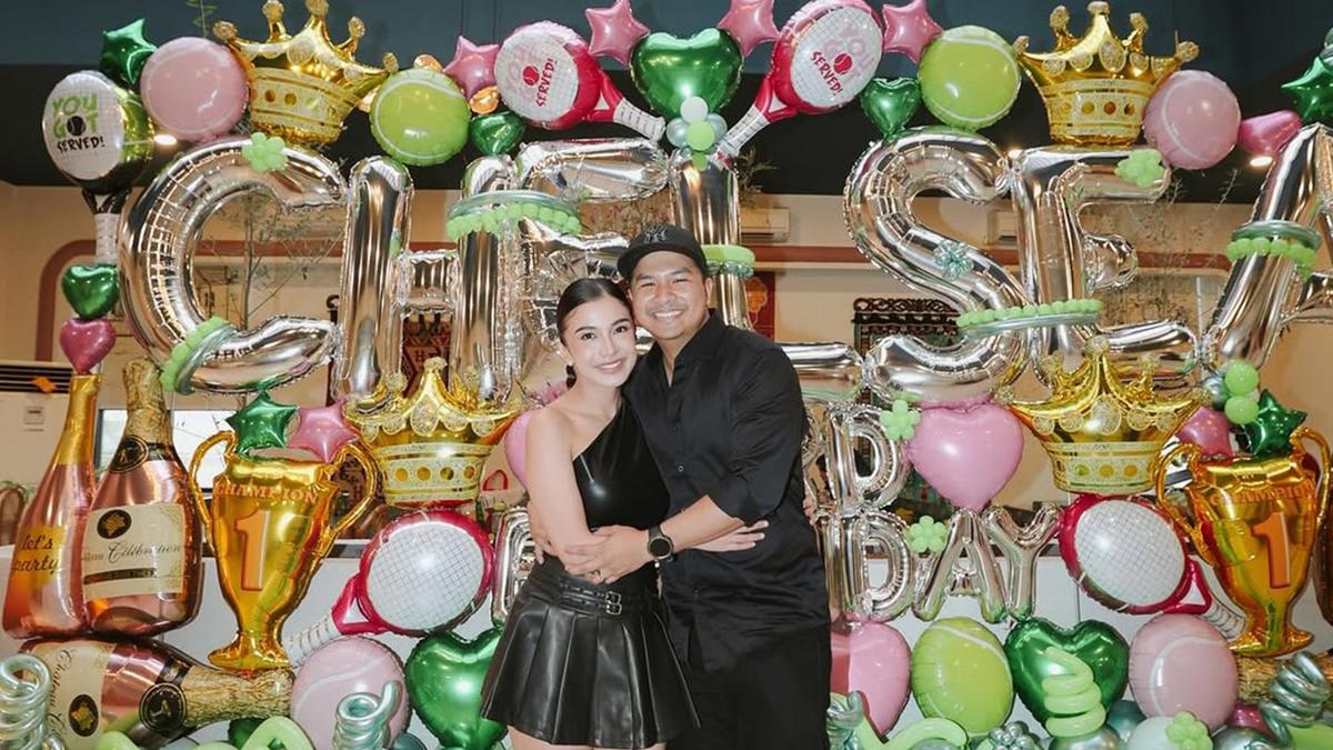 10 Tahun Menikah, Ini 6 Gaya Couple Chelsea Olivia dan Glenn Alinskie Pakai Outfit Hitam