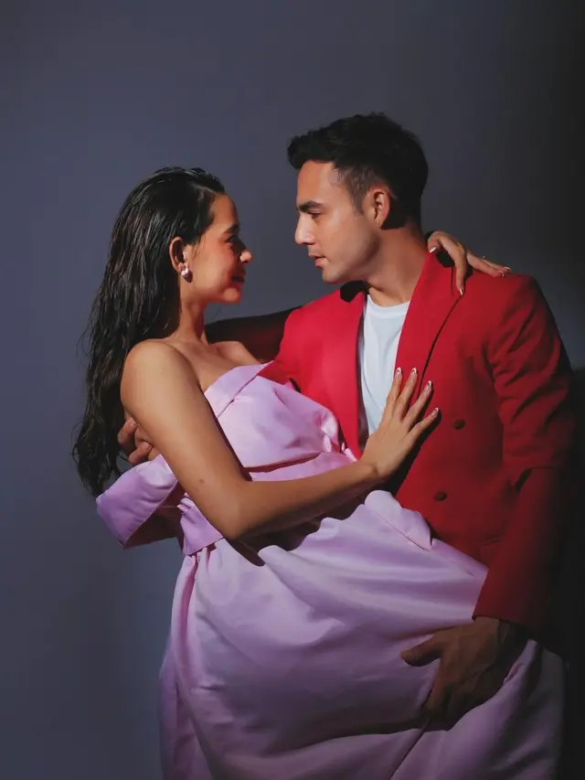 6 Potret Maternity Shoot Laura Theux Bergaun Pink, Umumkan Mengandung Bayi Perempuan