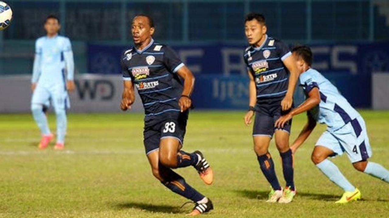 Lawan Sriwijaya FC, Arema Cronus ubah komposisi pemain