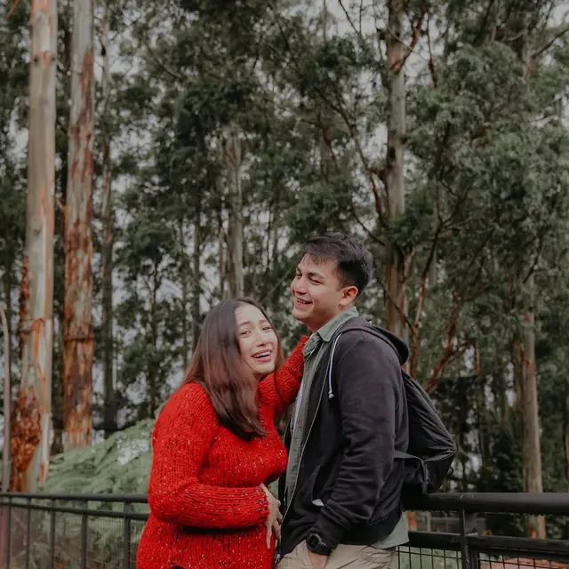 6 Potret Rizky Alatas Dampingi Adzana Bing Slamet saat Hamil, Makin Romantis