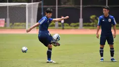 Pemain Timnas Jepang U-17 melakukan sesi latihan di Sasana Olahraga Ganesha (Saraga) ITB, Bandung, Jawa Barat, Kamis (16/11/2013). Jepang harus bekerja keras dan menyatukan tim untuk mengalahkan tim kuda hitam, Senegal, dalam pertandingan Grup D Piala Dunia U-17 yang akan berlangsung Jumat, 17 November 2023, di Stadion Si Jalak Harupat, Kabupaten Bandung, Jawa Barat. (Doc. LOC WCU17/SBN)