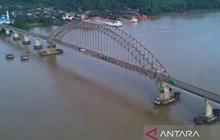 Insiden Tongkang Jembatan Mahakam Ulu: Dua Kali Ditabrak dalam Sebulan, Warga Terdampak
