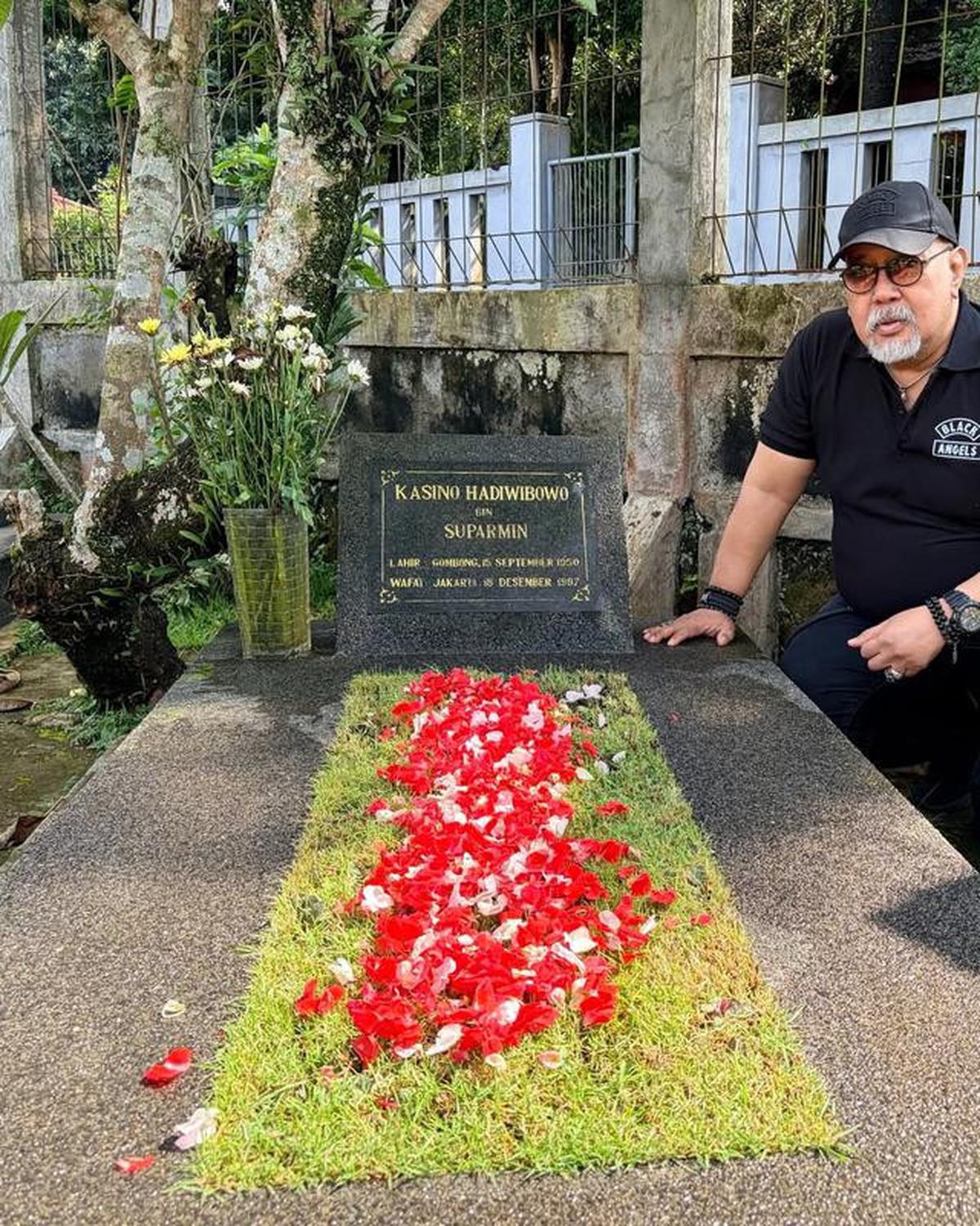 10 Potret Artis Ziarah Makam Jelang Ramadhan 2026, Raffi Ahmad hingga Indro Warkop
