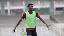 Pemain Timnas Indonesia U-19, Camara Ousmane Maket saat menjalani gim internal dalam rangkaian pemusatan latihan Timnas Indonesia U-19 di Stadion Madya, Senayan, Jakarta, Senin (1/7/2024) sebagai persiapan menghadapi ajang Piala AFF U-19 2024 yang akan berlangsung pada 17 hingga 29 Juli 2024. (Bola.com/M Iqbal Ichsan)