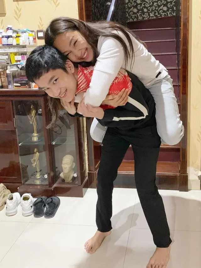 [Fimela] Azka Corbuzier dan Kalina