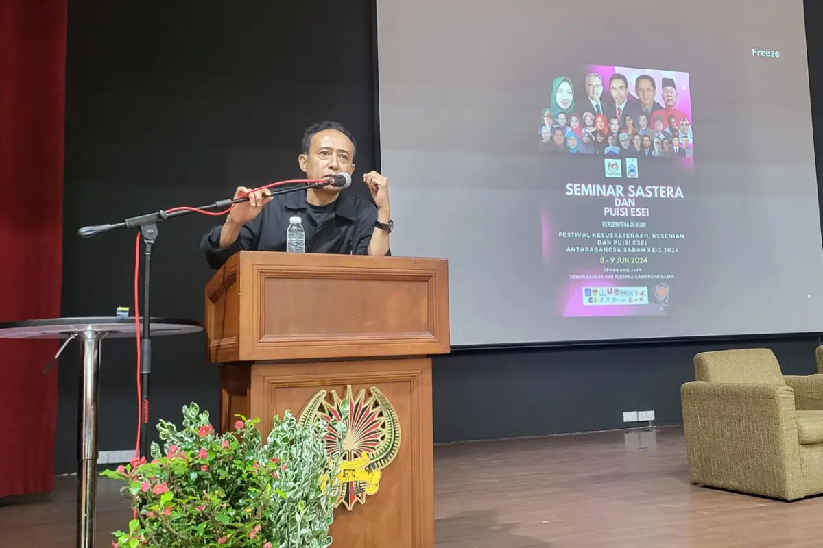 Penyair kawakan, Agus R. Sarjono saat menghadiri Festival Puisi Esai ASEAN ke-3, di Sabah, Malaysia yang diselenggarakan pada 5-9 Juni 2024.