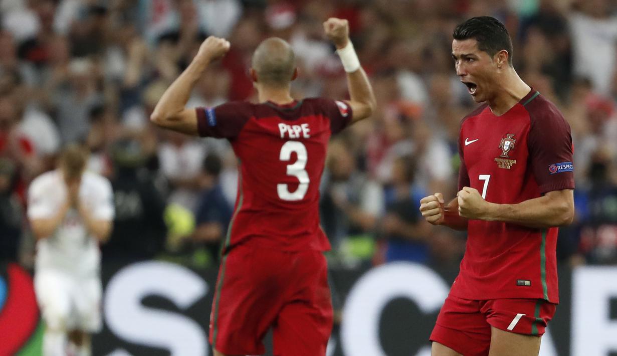 Ekspresi Ronaldo saat pemain Polandia, Jakub Blaszczykowski gagal mencetak gol lewat penalti pada perempat final Piala Eropa 2016 di Stade Velodrome, Marseille, Jumat (30/6/2016) dini hari WIB. (REUTERS/Yves Herman)