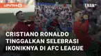 Cristiano Ronaldo, legenda Manchester United, ubah selebrasi gol ikoniknya. Alih-alih melakukan gerakan khasnya, ia memilih memberikan penghormatan emosional