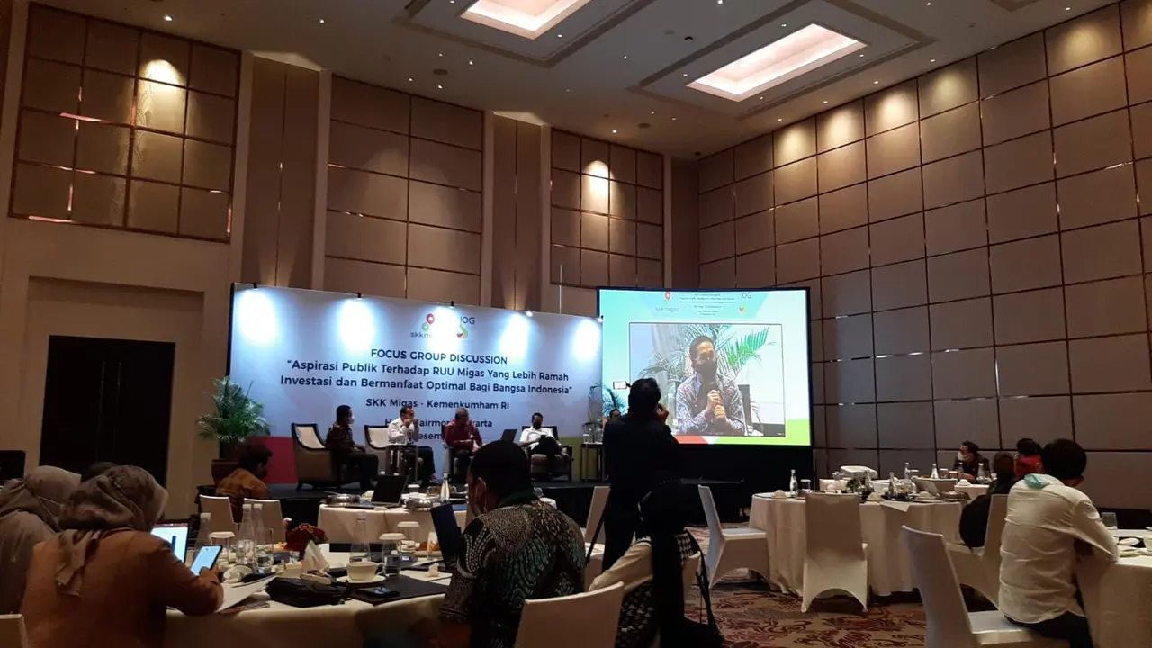 Focus Group Discussion membahas aspirasi publik terhadap RUU Migas.