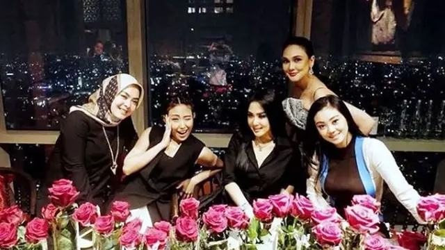 Syahrini (Foto: Instagram/@ninakagindaa)
